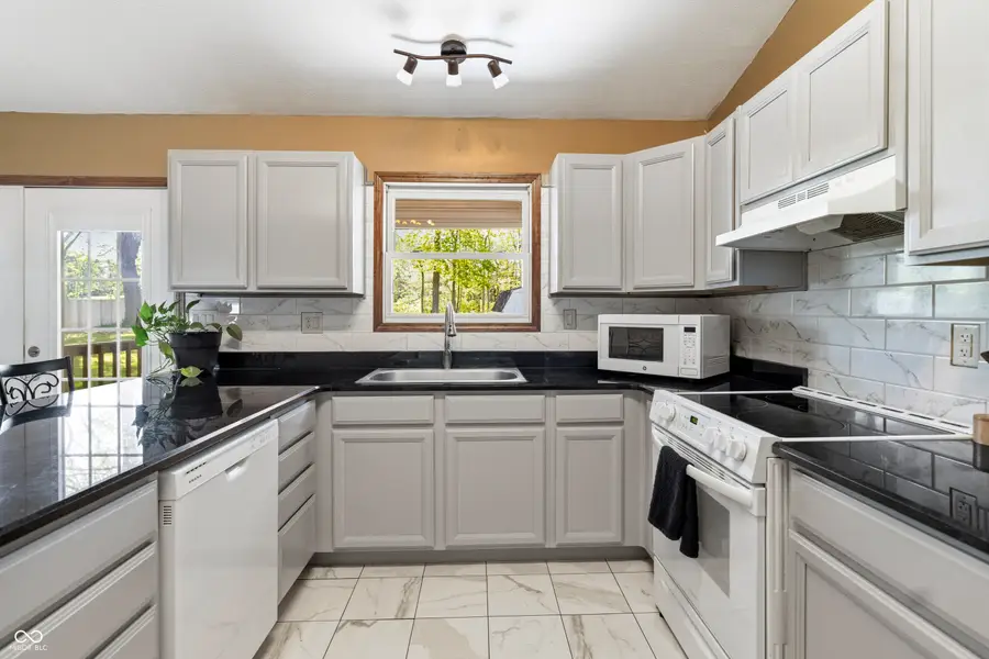 1072 S Teresa Drive, Martinsville, IN 46151 - #3