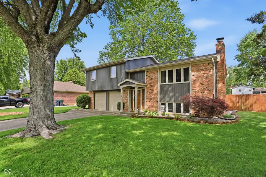 729 Colonial Way, Greenwood, IN 46142 - #2