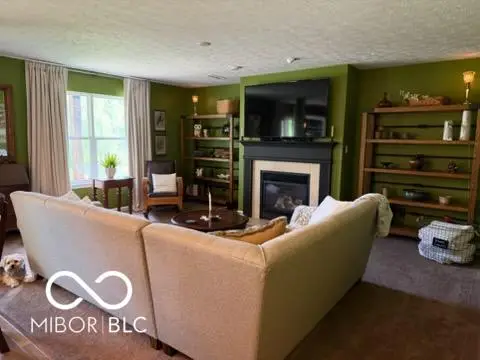 5752 Columbia Circle S, Greenwood, IN 46142 - #3