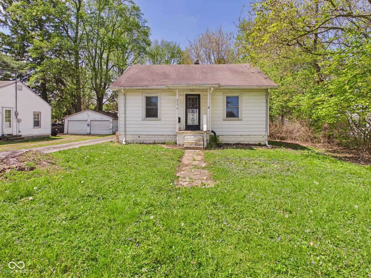 915 Woodlawn Drive, Anderson, IN 46012 - #1