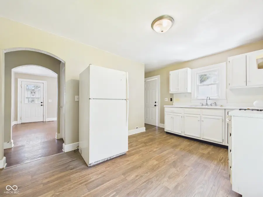 915 Woodlawn Drive, Anderson, IN 46012 - #3