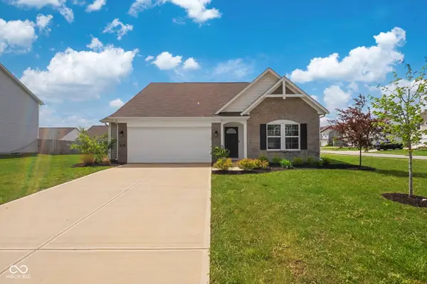 5541 Woods Pointe Drive, McCordsville, IN 46055