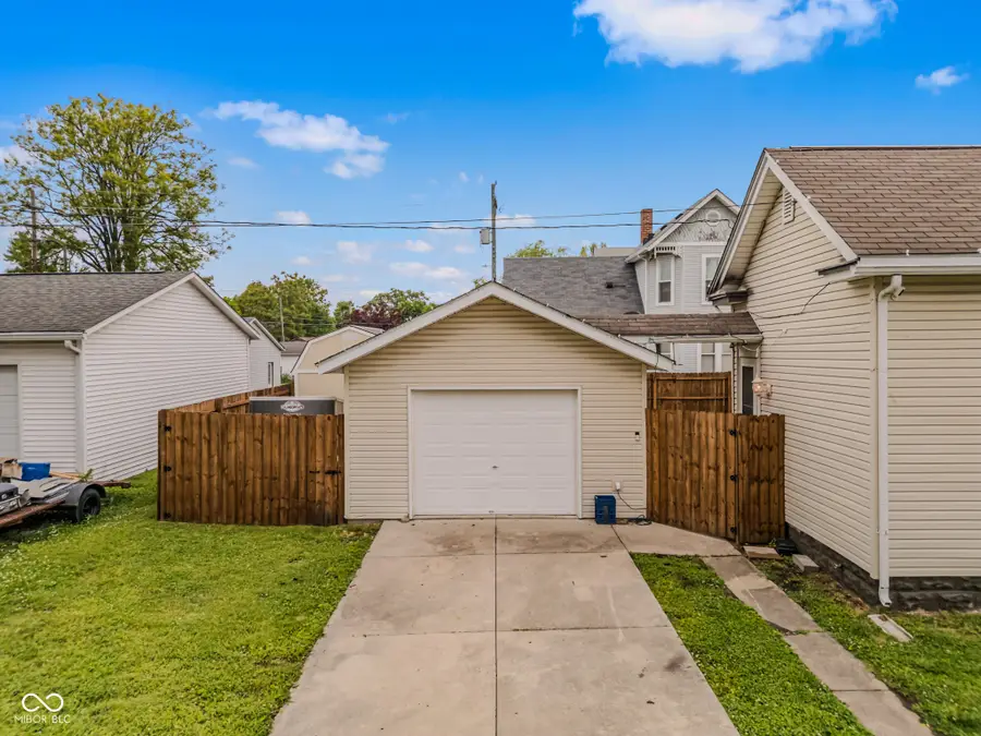 906 Sycamore Street, Columbus, IN 47201 - #3