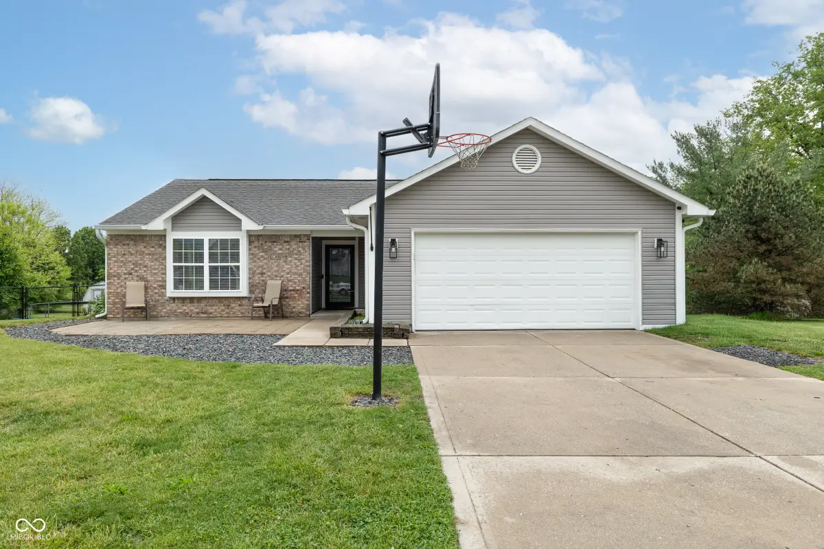 221 Creekside Court, Whiteland, IN 46184 - #1