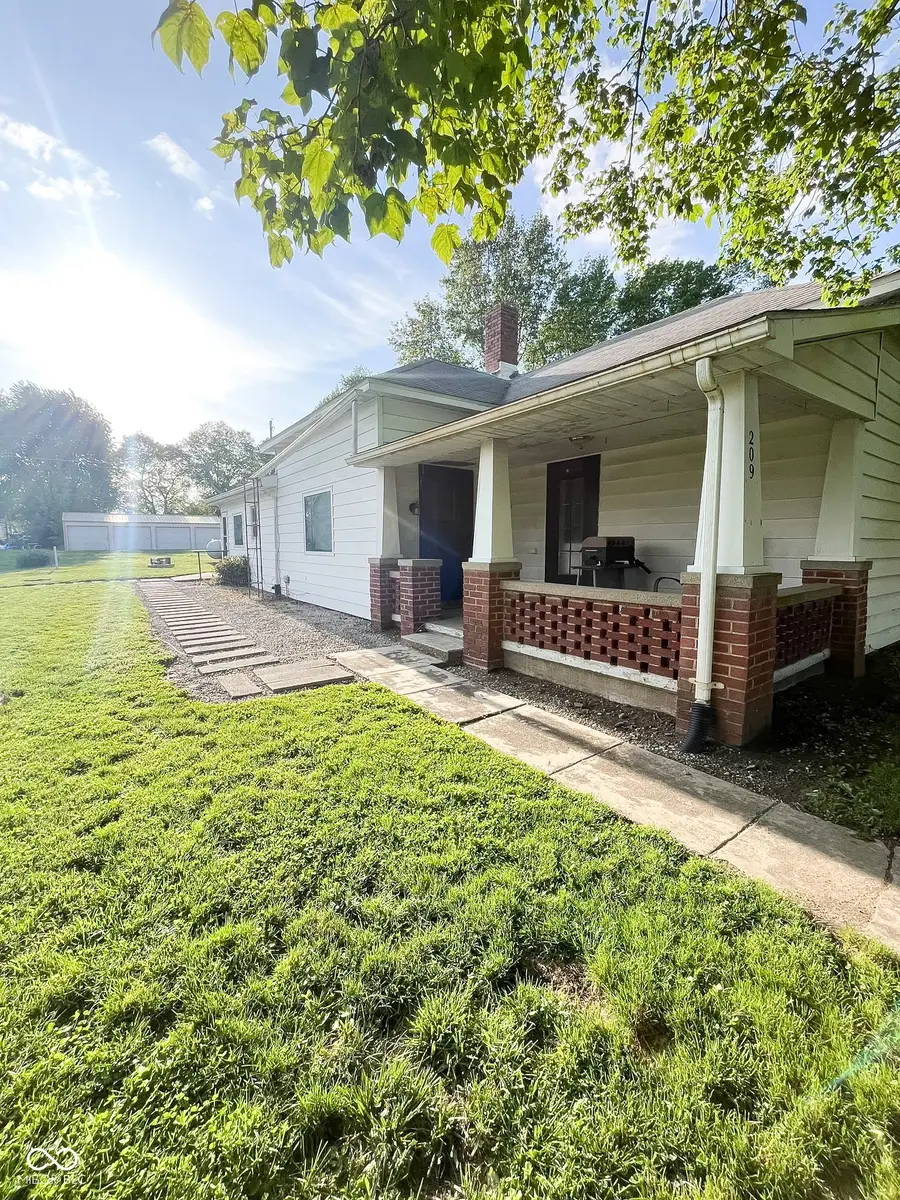 209 N Grant Street, Cayuga, IN 47928 - #3