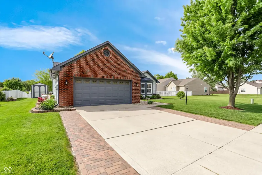 218 Lakemoore Street, Brownsburg, IN 46112 - #2