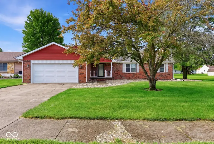 915 Oak Park Drive, Shelbyville, IN 46176 - #2