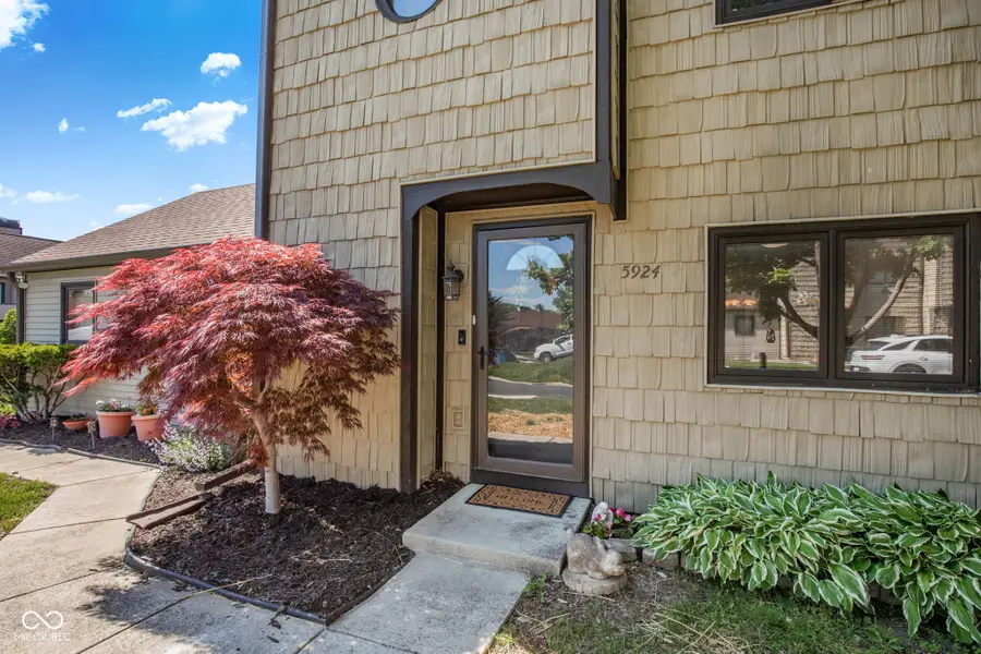 5924 Highgate Circle E, Indianapolis, IN 46250 - #3