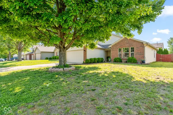 873 Queensgate Drive, Greenwood, IN 46143