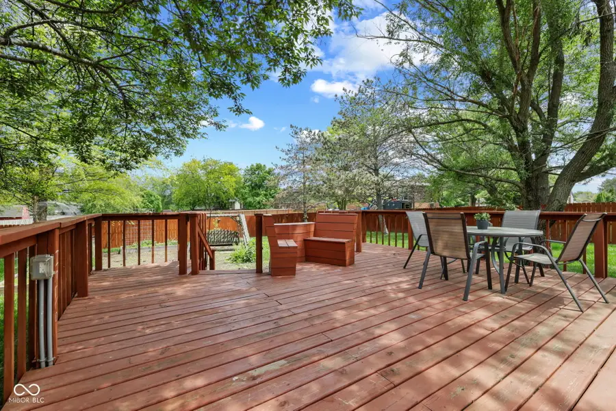 525 N Greenbriar Drive, Greenwood, IN 46142 - #2