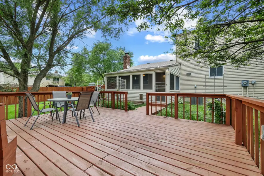 525 N Greenbriar Drive, Greenwood, IN 46142 - #3