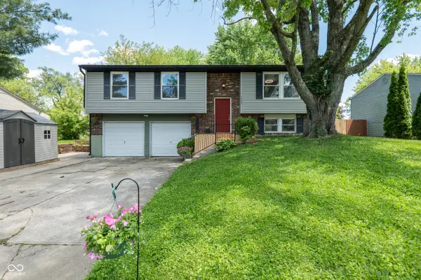 7525 Turnberry Court, Indianapolis, IN 46237