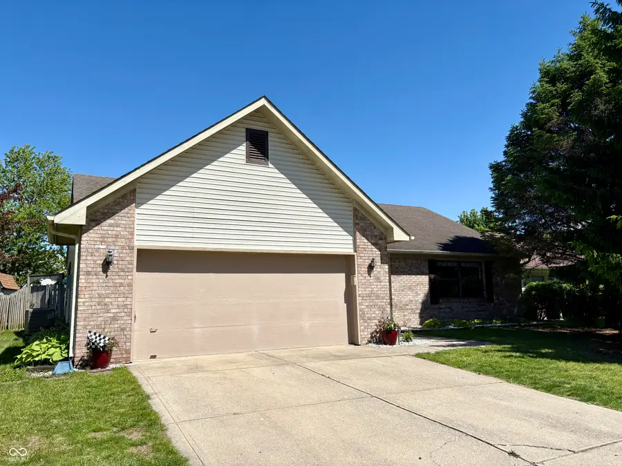 1059 Lake Drive E, Brownsburg, IN 46112 - #2