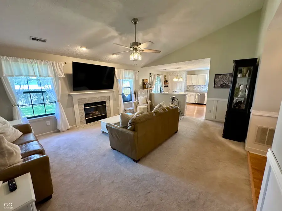 1059 Lake Drive E, Brownsburg, IN 46112 - #3