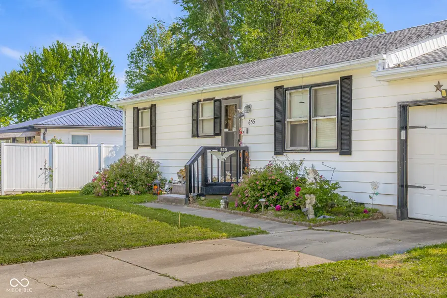 635 Berkshire Drive, Seymour, IN 47274 - #2