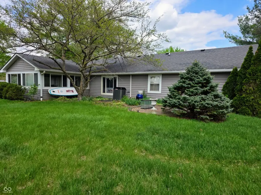 909 Cardinal Drive, Zionsville, IN 46077 - #2