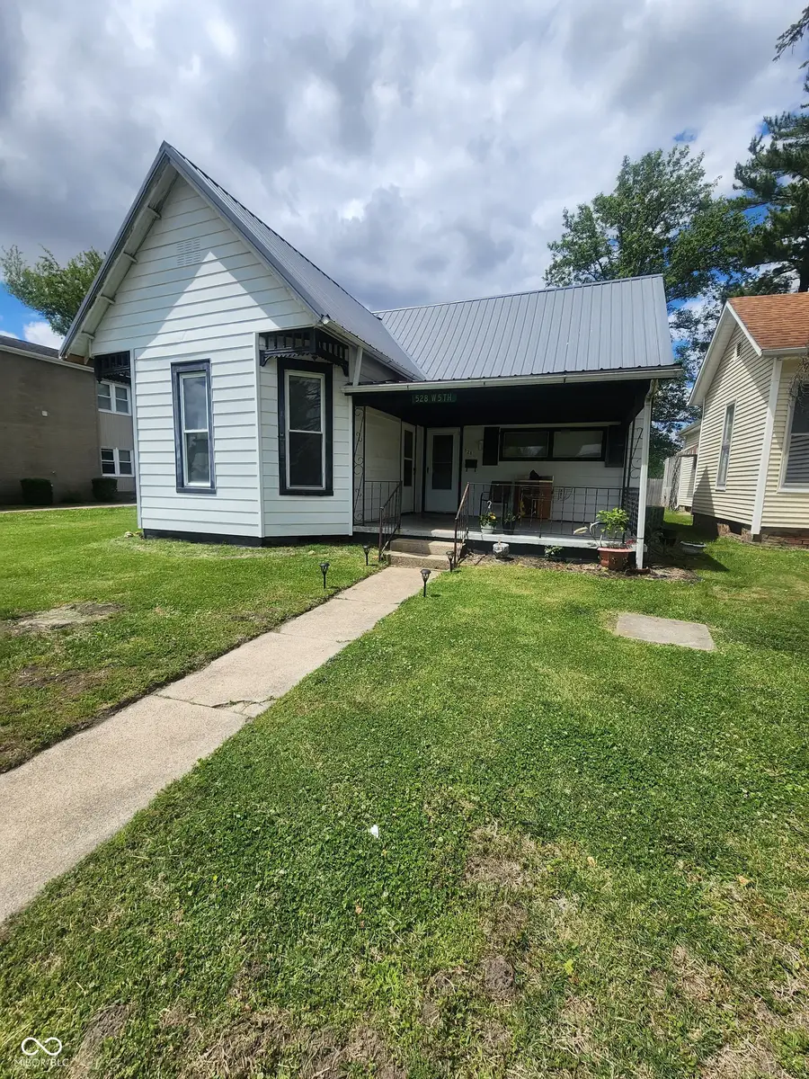 528 W 5th Street, Seymour, IN 47274 - #3