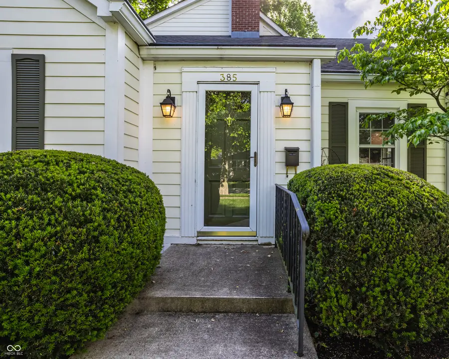 385 S Sixth Street, Zionsville, IN 46077 - #2