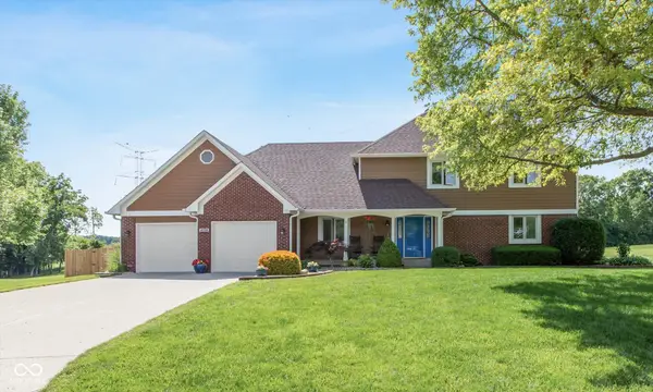 4724 W Hunters Ridge Lane, Greenwood, IN 46143
