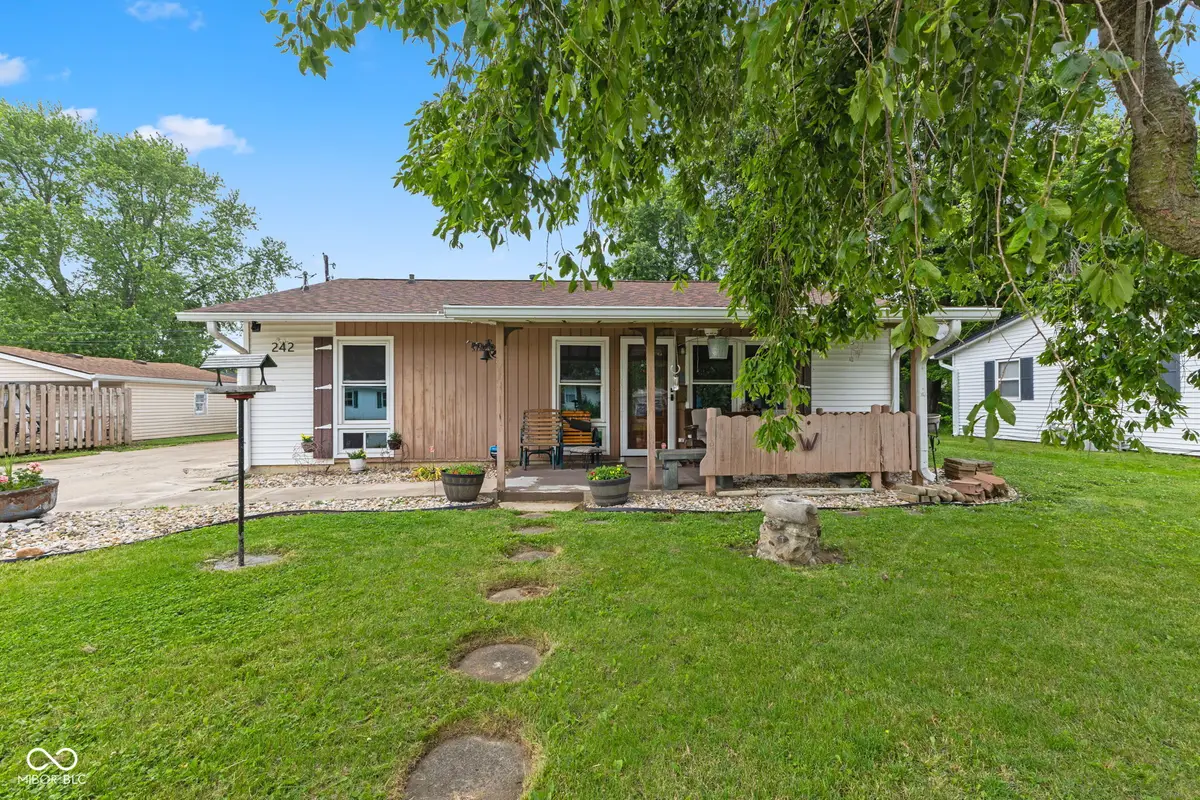 242 Hollybrook Drive, Whiteland, IN 46184 - #1