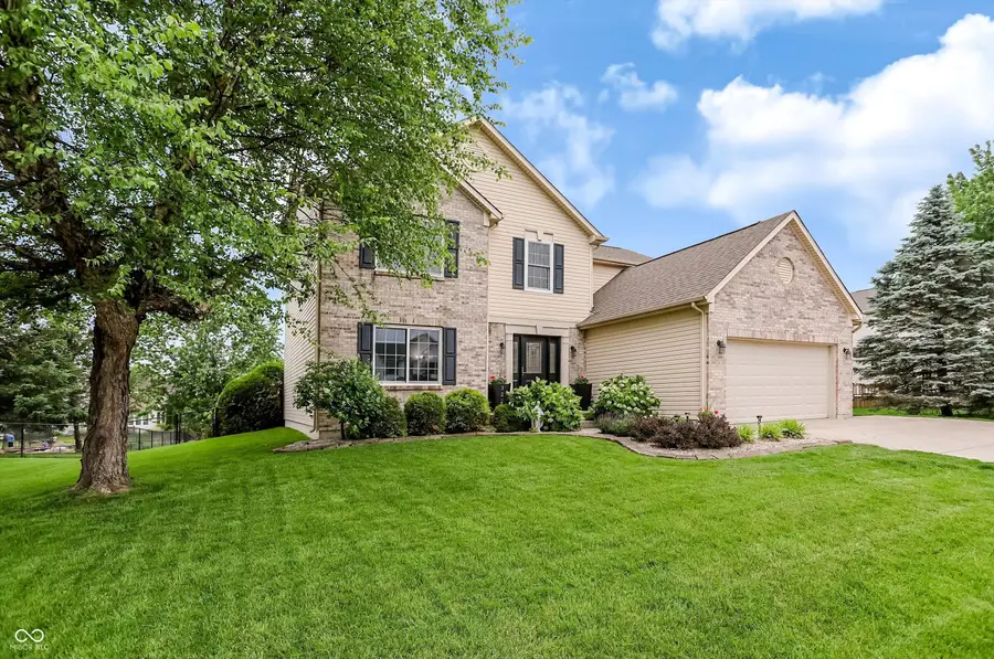322 Wakefield Drive E, Greenwood, IN 46142 - #2