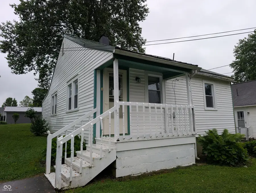 219 E Perry Street, Versailles, IN 47042 - #2