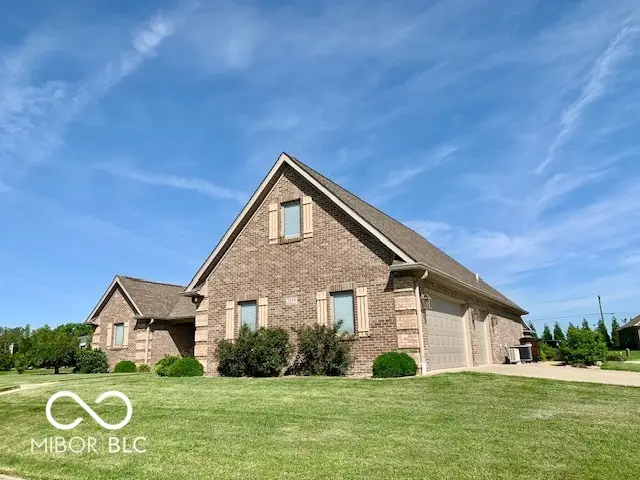 3555 Saint Andrews Place, Seymour, IN 47274 - #3