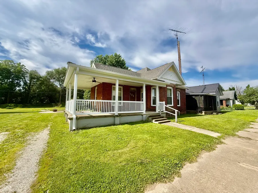 313 Curtis, Cayuga, IN 47928 - #3