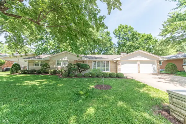 4052 Roselawn Avenue, Columbus, IN 47203