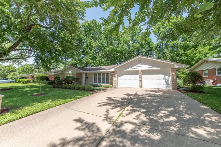 4052 Roselawn Avenue, Columbus, IN 47203 - #2