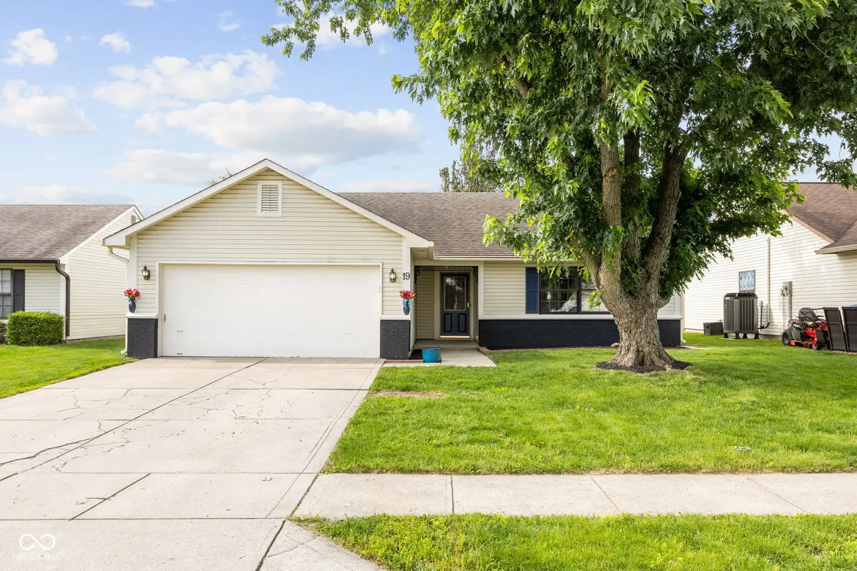 19 Lake Drive S, Brownsburg, IN 46112 - #1