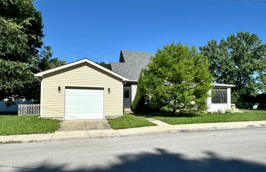689 E Jackson Street, Martinsville, IN 46151 - #2