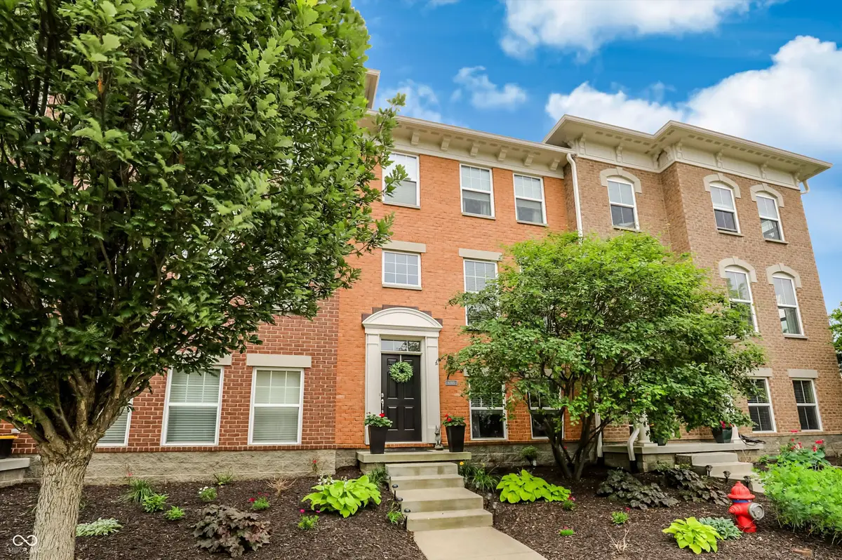6305 Central Boulevard, Whitestown, IN 46075 - #1