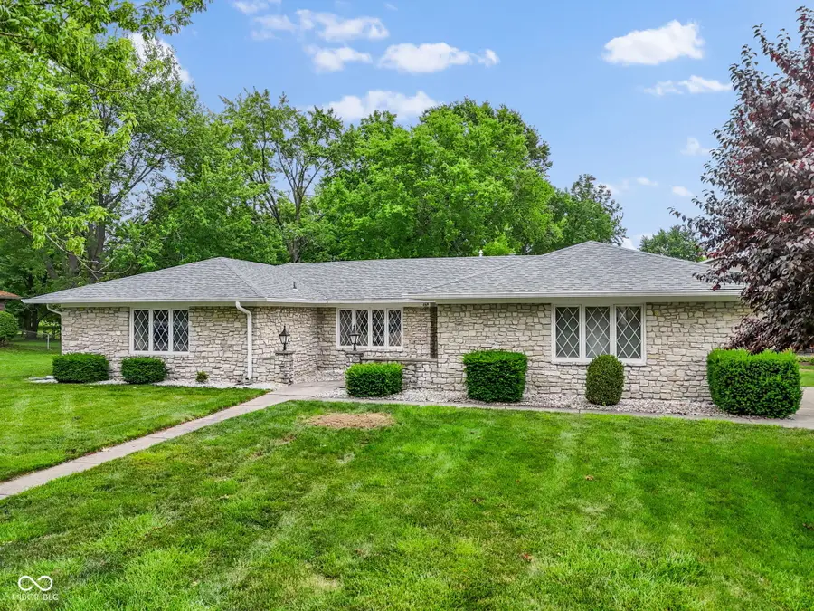 869 Briarwood Drive, Greenwood, IN 46142 - #2