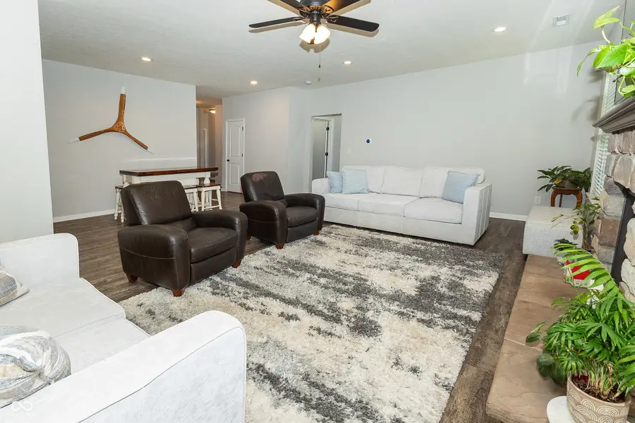 9239 Thames Drive, Avon, IN 46123 - #2