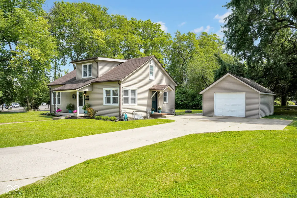 3127 13th Street, Columbus, IN 47201 - #1