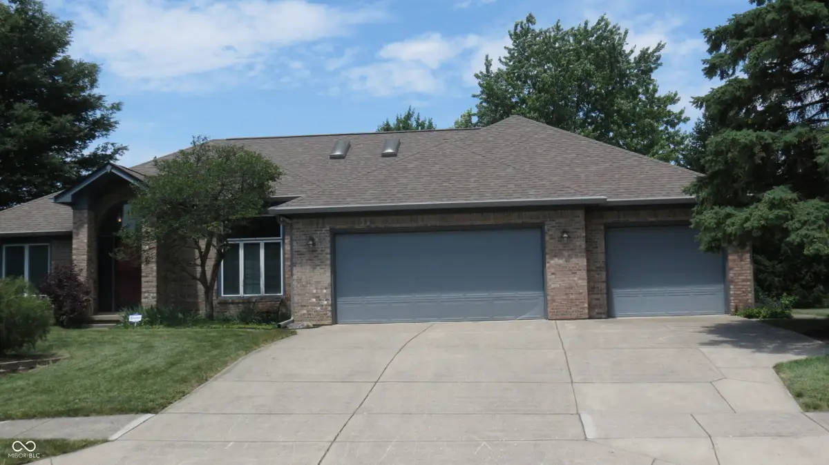 1136 N Manchester Drive, Greenfield, IN 46140 - #1