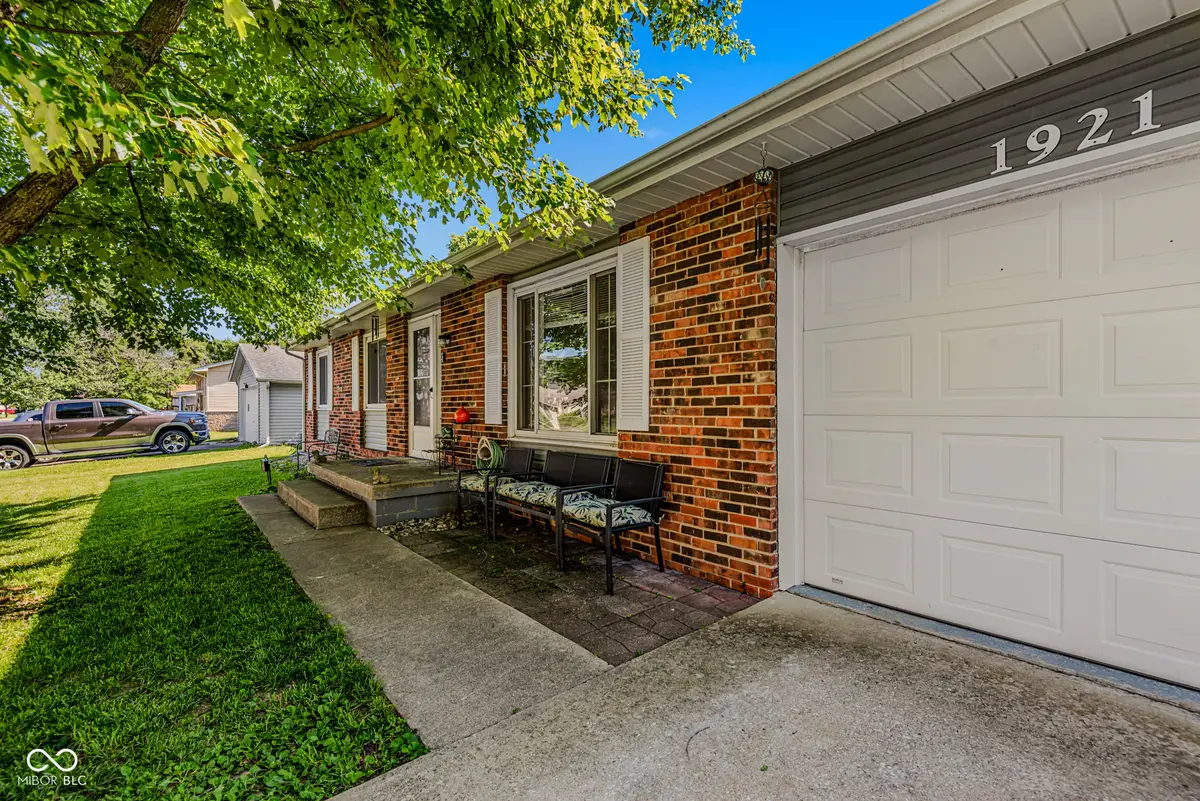 1921 Lockerbie Drive, Columbus, IN 47203 - #1