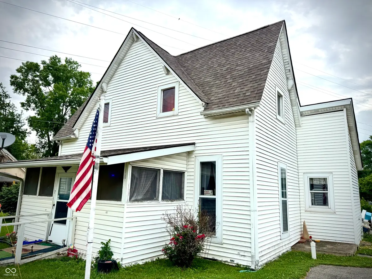 7 N Main Street, Whitestown, IN 46075 - #1
