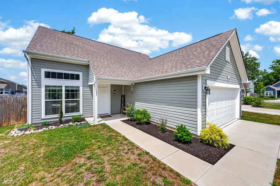 1137 N Aberdeen Drive, Franklin, IN 46131 - #3