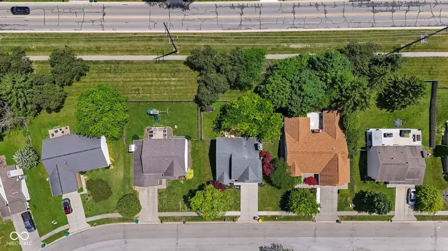 661 Country Walk Drive, Brownsburg, IN 46112 - #2