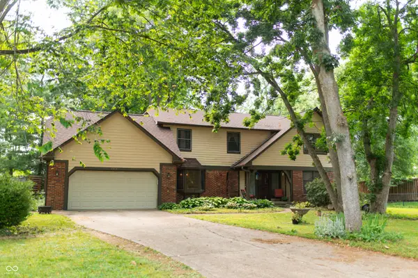1914 S Hunters Ridge Lane, Greenwood, IN 46143