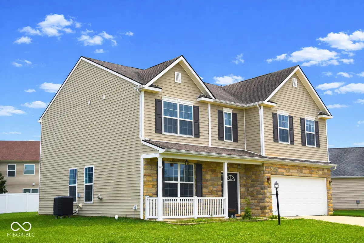 3325 Lake Stream Drive, Columbus, IN 47201 - #1