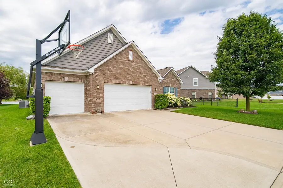 3190 S Courtney Drive, New Palestine, IN 46163 - #2