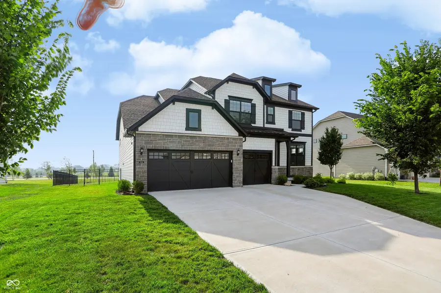 5341 Peachtree Road, Zionsville, IN 46077 - #2