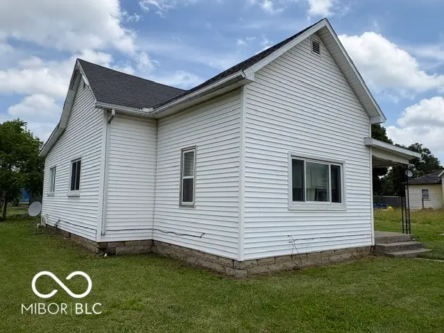 542 W Commercial Street, Hartford City, IN 47348 - #2