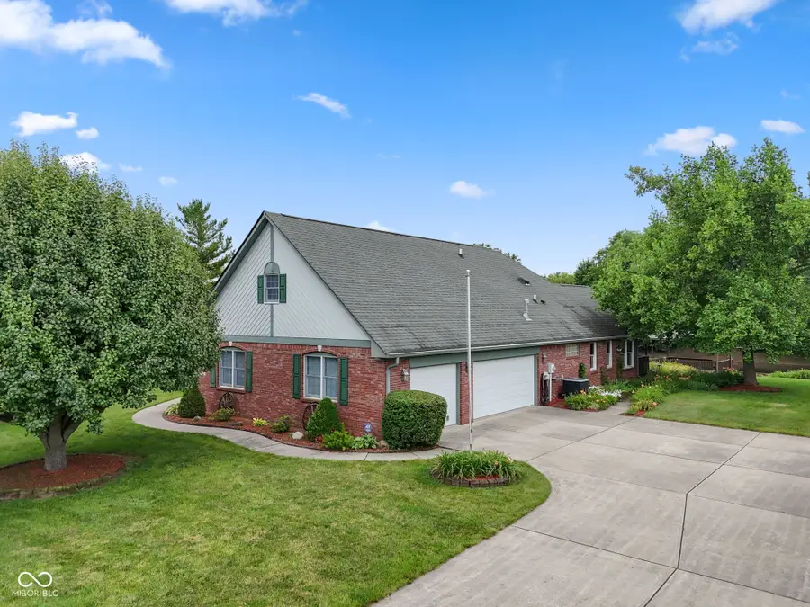 105 Woodfield Green, Danville, IN 46122 - #2