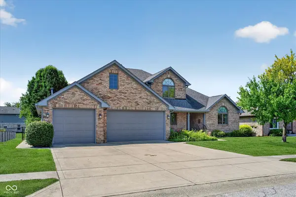 1323 Park Meadow Drive, Beech Grove, IN 46107