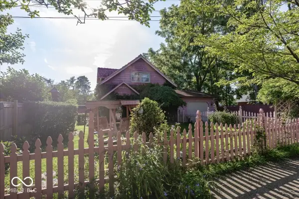 17 S Hough Street, Greenfield, IN 46140