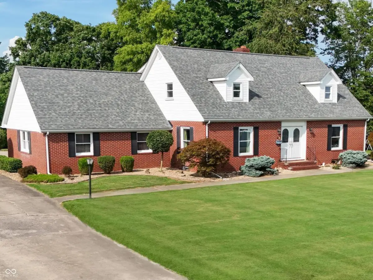 105 W Summit Street, Brownstown, IN 47220 - #1